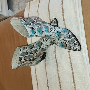 Coconuts by Matisse Carter Snakeskin Cutout Detail EUC-minimal wear-see all pics